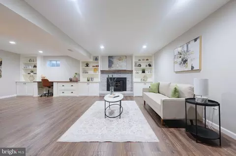 Living - 7914 Saint George Ct, Springfield, VA 22153 photo 6 of 6