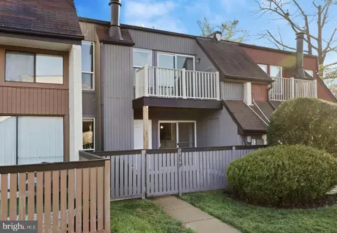 3959 El Soneta Pl #3, Alexandria, VA 22309