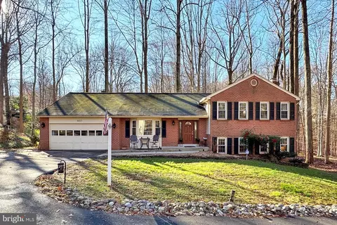 6015 Makely Dr, Fairfax Station, VA 22039