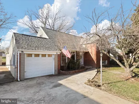 6817 Cabin John Rd, Springfield, VA 22150 photo 2