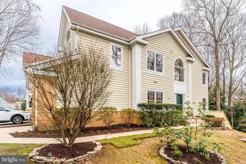 1257 Woodbrook Ct, Reston, VA 20194