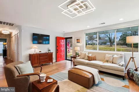 1228 Morningside Ln, Alexandria, VA 22308