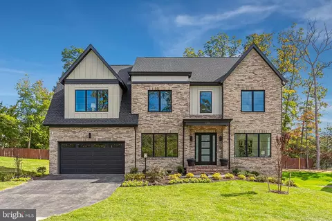9205 Franks Point Ln, Lorton, VA 22079