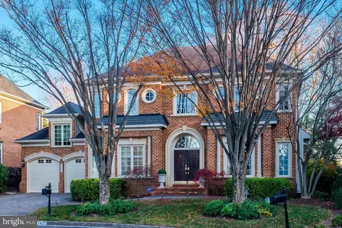 Exterior - 7422 Old Maple Sq, Mclean, VA 22102 photo 7 of 7