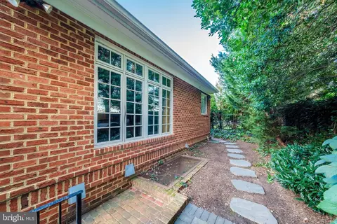 Exterior - 7422 Old Maple Sq, Mclean, VA 22102 photo 5 of 7