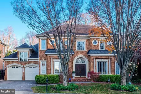 Exterior - 7422 Old Maple Sq, Mclean, VA 22102 photo 3 of 7