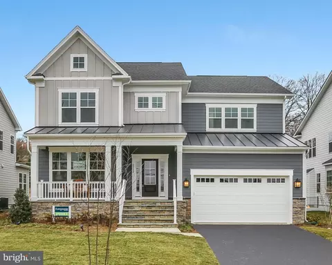 2423 Jackson Pkwy, Vienna, VA 22180