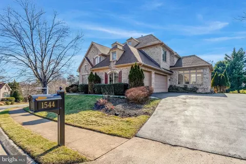 1544 Wellingham Ct, Vienna, VA 22182