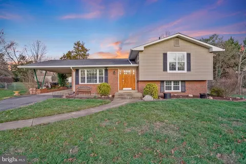 5907 Chevell Ct, Alexandria, VA 22310