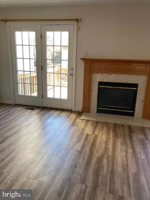Living - 6407 Racetec Ct, Springfield, VA 22150 photo 2 of 2