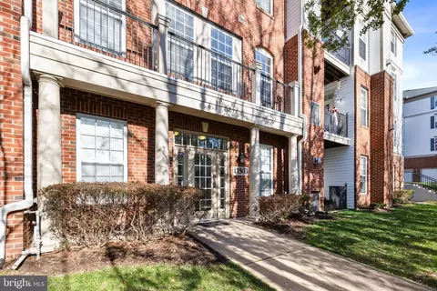 11503 Sperrin Cir #204, Fairfax, VA 22030