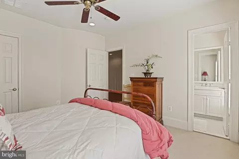 Bedroom - 7218 Farm Meadow Ct, Mclean, VA 22101 photo 5 of 7