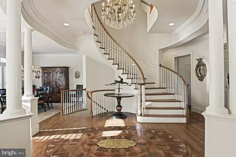 Entry Way - 7218 Farm Meadow Ct, Mclean, VA 22101 photo 2 of 8