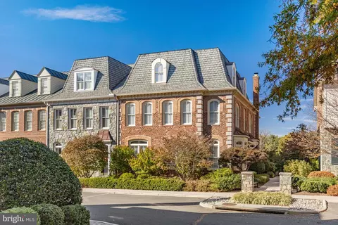 Exterior - 7218 Farm Meadow Ct, Mclean, VA 22101 photo 3 of 5