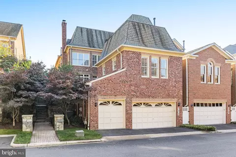 Exterior - 7218 Farm Meadow Ct, Mclean, VA 22101 photo 5 of 5
