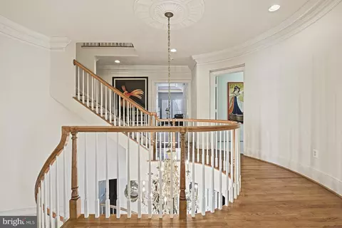 Entry Way - 7218 Farm Meadow Ct, Mclean, VA 22101 photo 6 of 8
