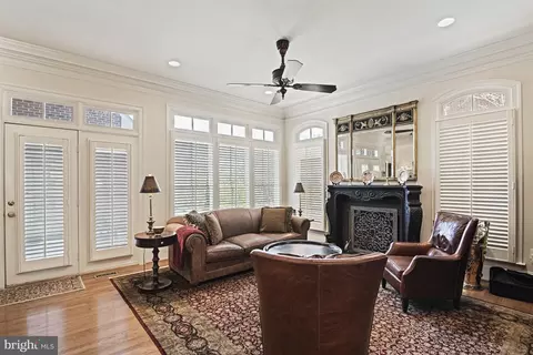 Living - 7218 Farm Meadow Ct, Mclean, VA 22101 photo 2 of 5