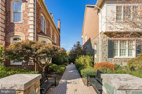 Entry Way - 7218 Farm Meadow Ct, Mclean, VA 22101 photo 1 of 8