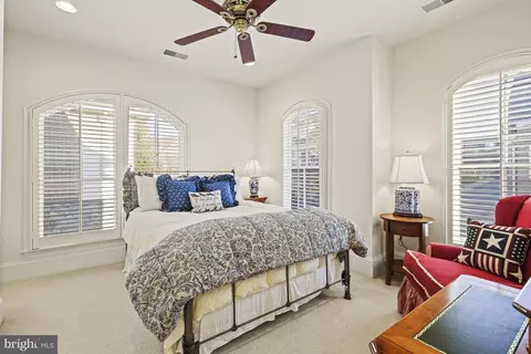 Bedroom - 7218 Farm Meadow Ct, Mclean, VA 22101 photo 6 of 7