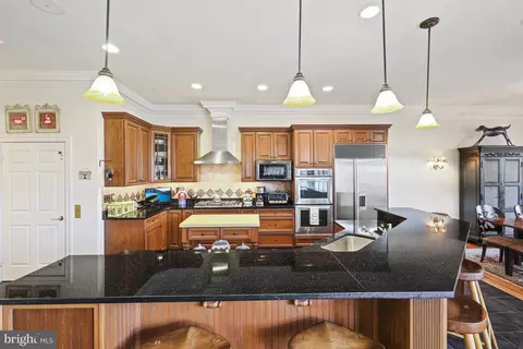 Kitchen - 7218 Farm Meadow Ct, Mclean, VA 22101 photo 2 of 7