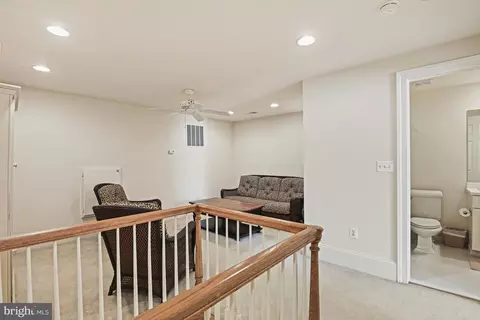 Entry Way - 7218 Farm Meadow Ct, Mclean, VA 22101 photo 7 of 8