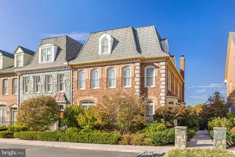 7218 Farm Meadow Ct, Mclean, VA 22101