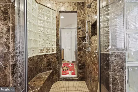 Bath - 7218 Farm Meadow Ct, Mclean, VA 22101 photo 2 of 9