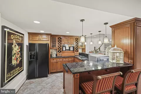 Kitchen - 7218 Farm Meadow Ct, Mclean, VA 22101 photo 4 of 7