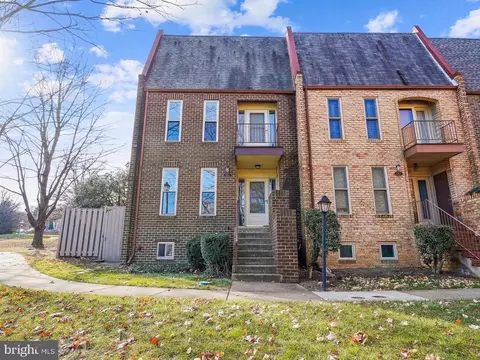 1741 Cy Ct, Vienna, VA 22182