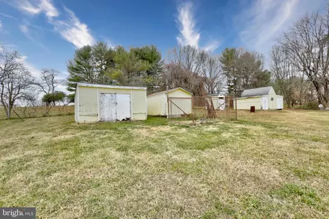 Exterior - 816 Utterback Store Rd, Great Falls, VA 22066 photo 4 of 4