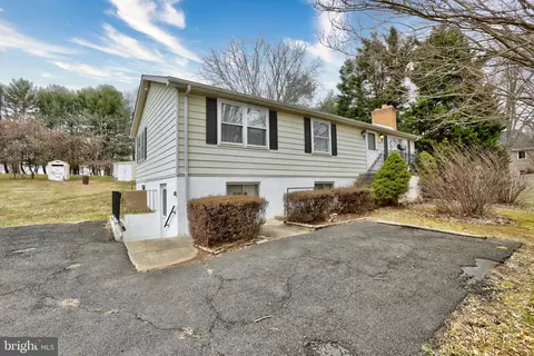 Exterior - 816 Utterback Store Rd, Great Falls, VA 22066 photo 3 of 4