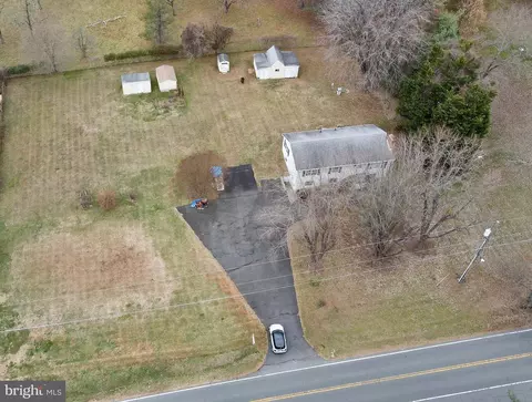 View/Area - 816 Utterback Store Rd, Great Falls, VA 22066 photo 2 of 7