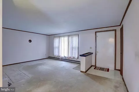 Living - 816 Utterback Store Rd, Great Falls, VA 22066 photo 1 of 2