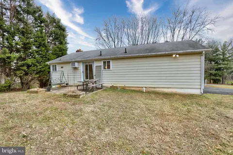 Exterior - 816 Utterback Store Rd, Great Falls, VA 22066 photo 2 of 4