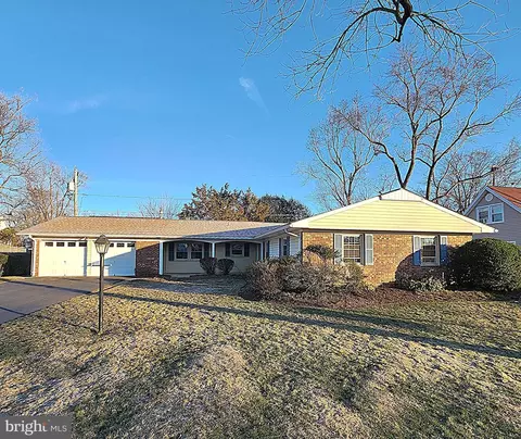 13104 Poplar Tree Rd, Fairfax, VA 22033