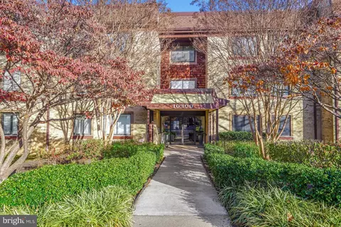 10300 Bushman Dr #312, Oakton, VA 22124