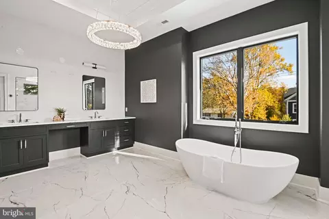 Bath - 6804 Lemon Rd, Mclean, VA 22101 photo 5 of 23