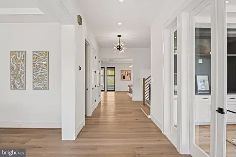 Entry Way - 6804 Lemon Rd, Mclean, VA 22101 photo 3 of 16