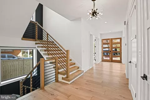 Entry Way - 6804 Lemon Rd, Mclean, VA 22101 photo 2 of 16