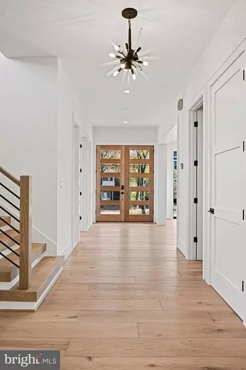 Entry Way - 6804 Lemon Rd, Mclean, VA 22101 photo 1 of 16