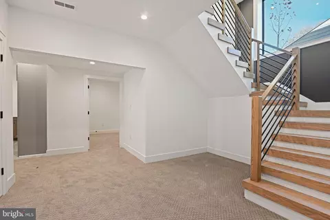 Entry Way - 6804 Lemon Rd, Mclean, VA 22101 photo 14 of 16