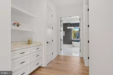 Entry Way - 6804 Lemon Rd, Mclean, VA 22101 photo 12 of 16