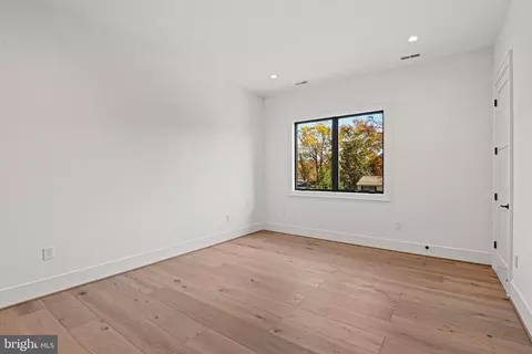 Bedroom - 6804 Lemon Rd, Mclean, VA 22101 photo 13 of 16