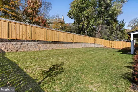Exterior - 6804 Lemon Rd, Mclean, VA 22101 photo 6 of 10