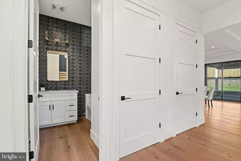 Entry Way - 6804 Lemon Rd, Mclean, VA 22101 photo 5 of 16