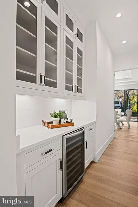 Entry Way - 6804 Lemon Rd, Mclean, VA 22101 photo 4 of 16