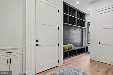 Entry Way - 6804 Lemon Rd, Mclean, VA 22101 photo 6 of 16