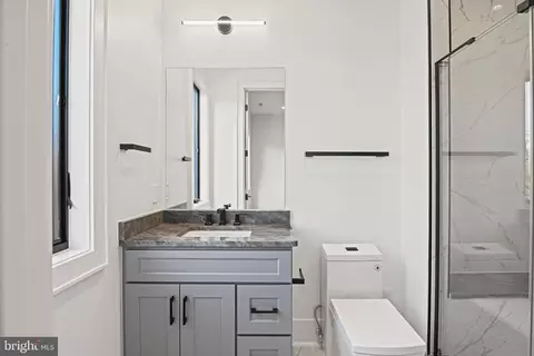 Bath - 6804 Lemon Rd, Mclean, VA 22101 photo 16 of 23