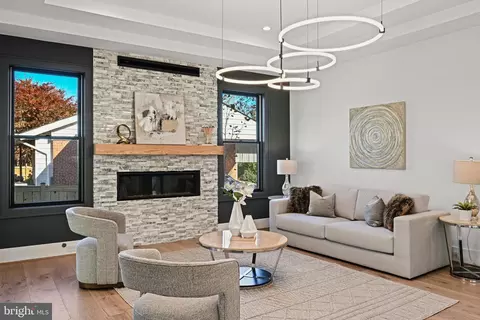 Living - 6804 Lemon Rd, Mclean, VA 22101 photo 2 of 6