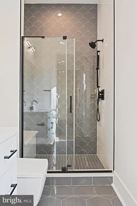 Bath - 6804 Lemon Rd, Mclean, VA 22101 photo 3 of 23